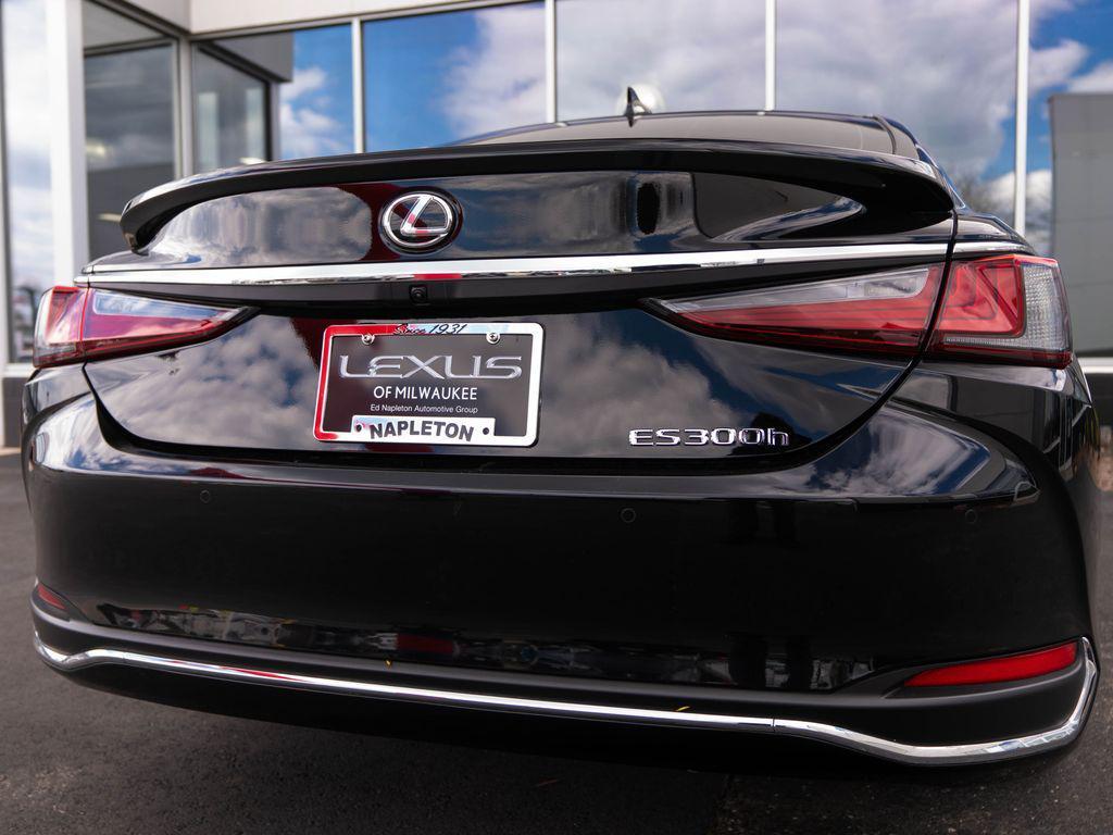 used 2025 Lexus ES 300h car, priced at $46,316