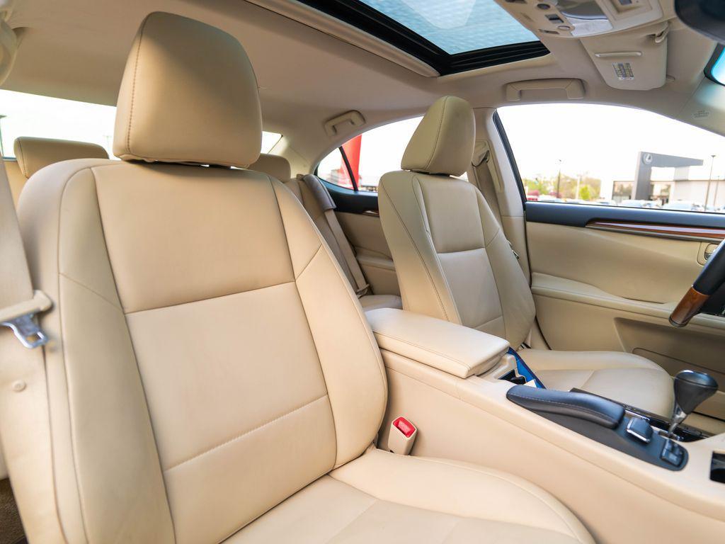 used 2013 Lexus ES 300h car, priced at $16,001