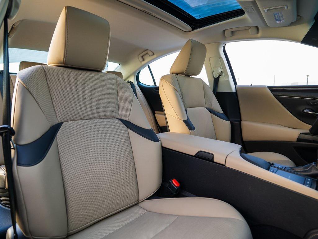 used 2020 Lexus ES 300h car, priced at $31,609