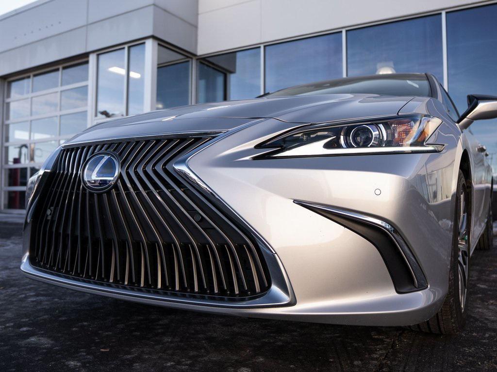 used 2020 Lexus ES 300h car, priced at $31,609