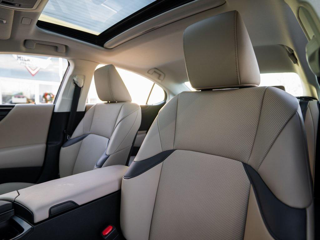 used 2020 Lexus ES 300h car, priced at $31,609