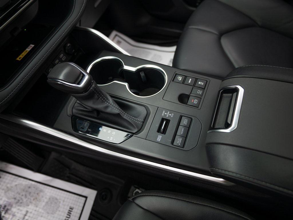 used 2023 Toyota Highlander car, priced at $28,784