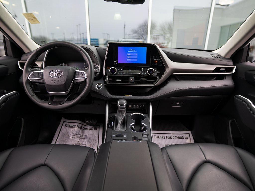 used 2023 Toyota Highlander car, priced at $28,784