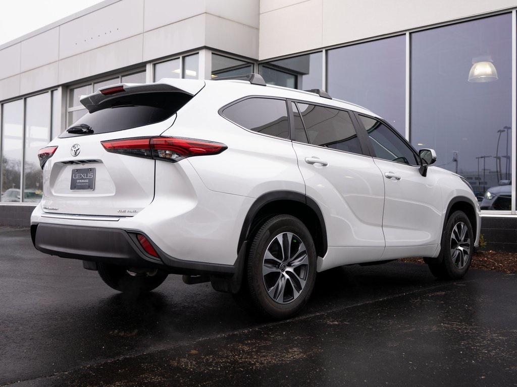 used 2023 Toyota Highlander car, priced at $28,784