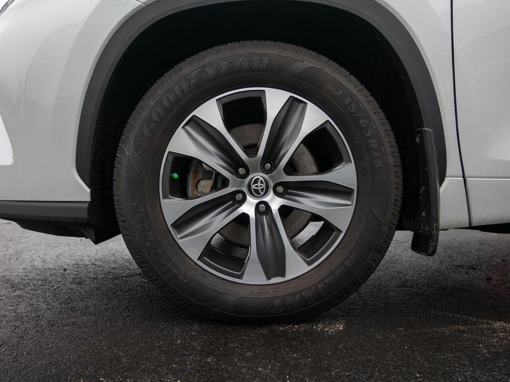 used 2023 Toyota Highlander car, priced at $28,784