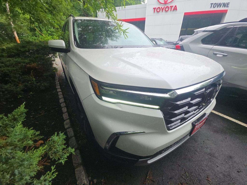 used 2025 Honda Pilot car, priced at $46,507