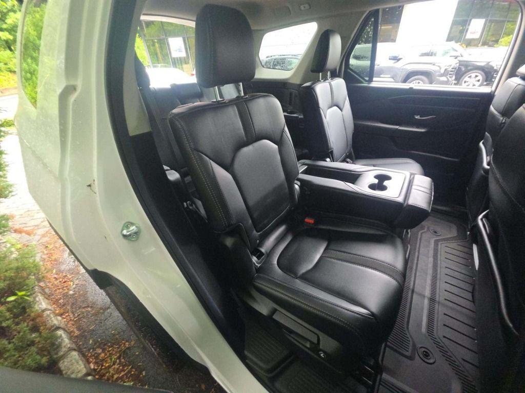 used 2025 Honda Pilot car, priced at $46,507