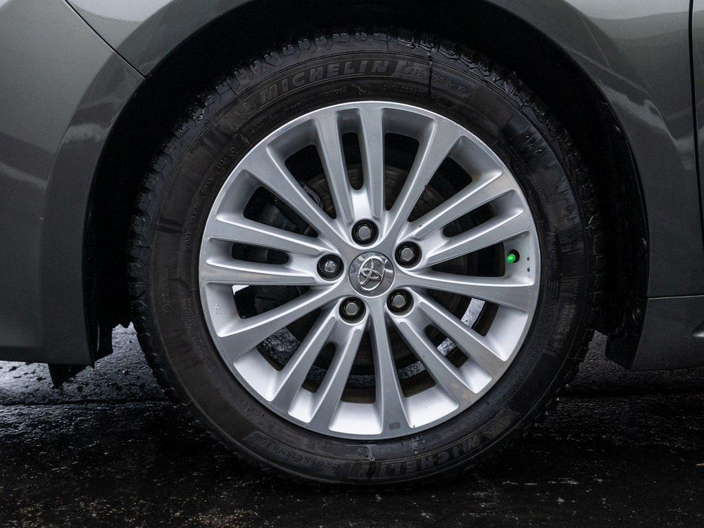 used 2013 Toyota Avalon Hybrid car, priced at $9,100