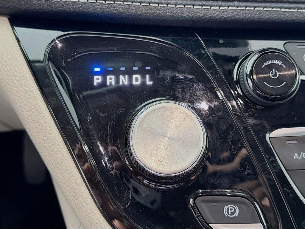 used 2024 Chrysler Pacifica car, priced at $36,214