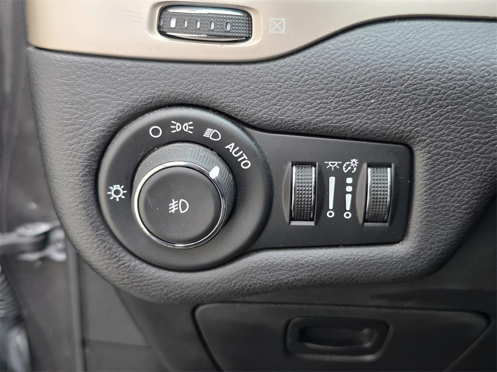 used 2016 Jeep Cherokee car, priced at $10,766