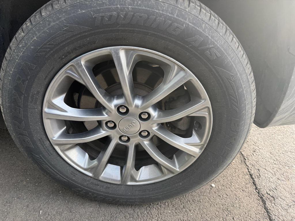 used 2021 Jeep Cherokee car, priced at $18,966