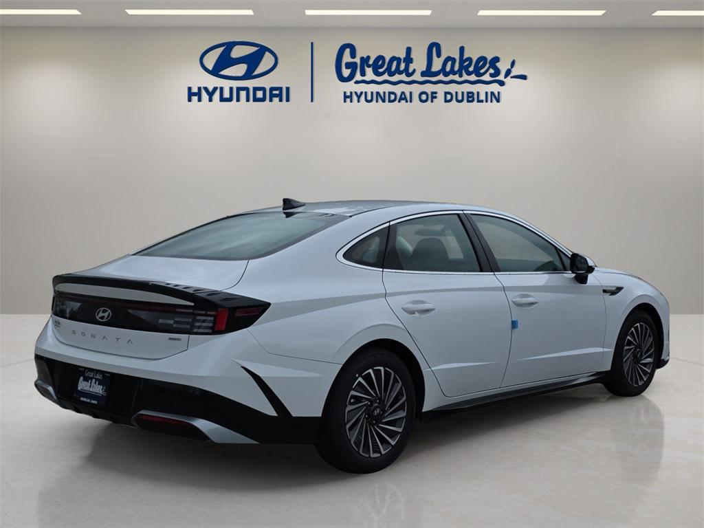 new 2025 Hyundai Sonata Hybrid car, priced at $28,996