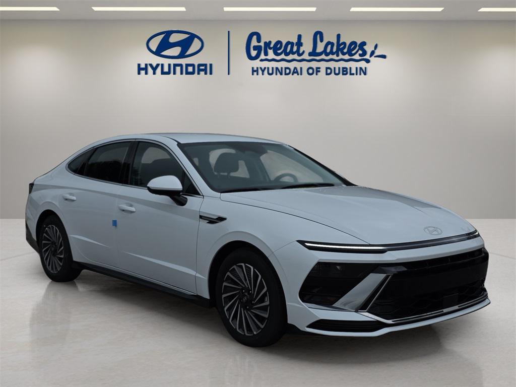 new 2025 Hyundai Sonata Hybrid car, priced at $28,996