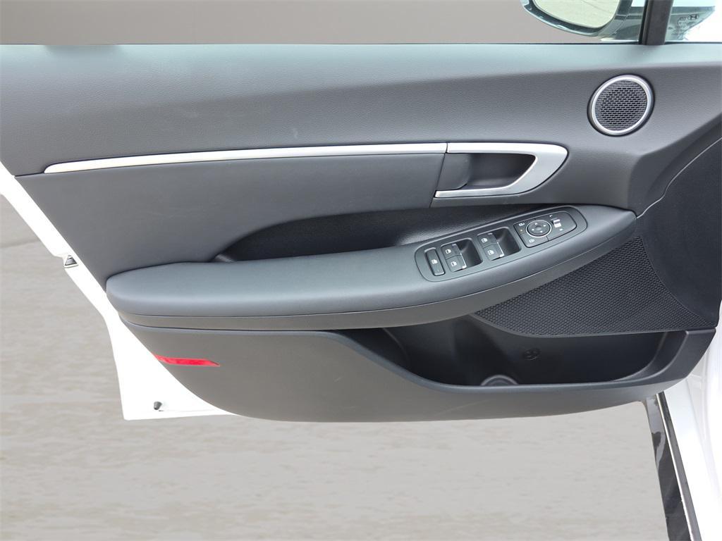 new 2025 Hyundai Sonata Hybrid car, priced at $28,996