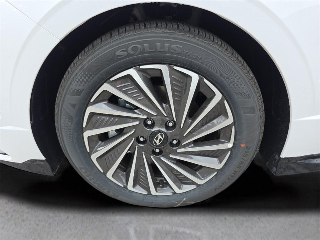 new 2025 Hyundai Sonata Hybrid car, priced at $28,996