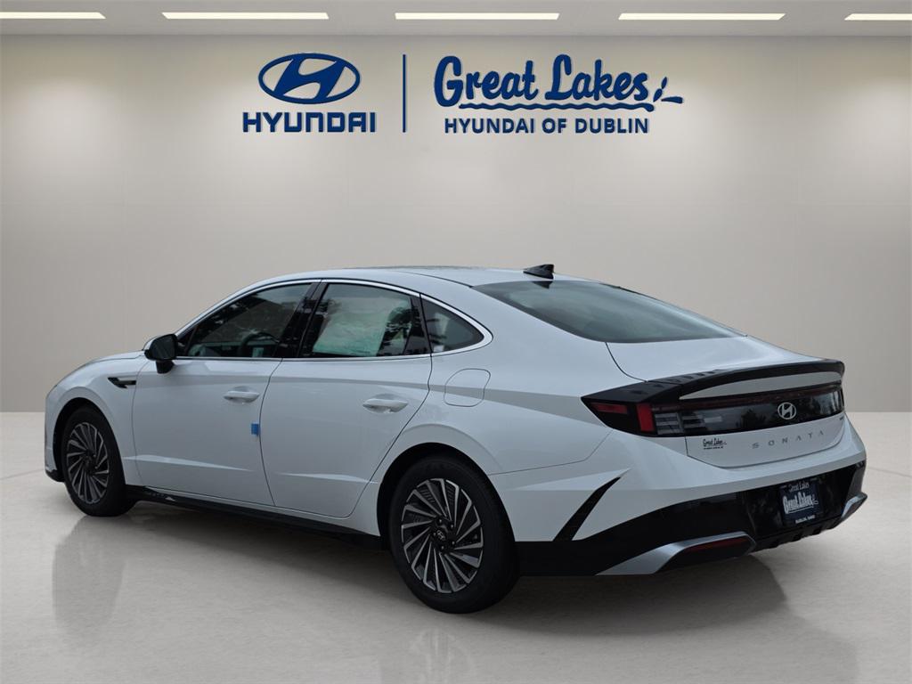 new 2025 Hyundai Sonata Hybrid car, priced at $28,996