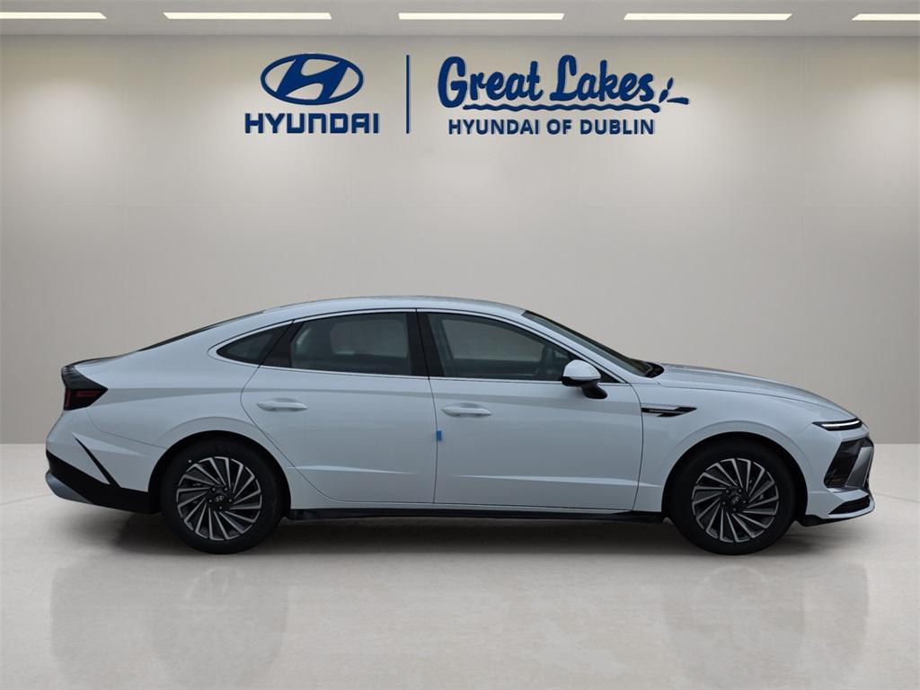 new 2025 Hyundai Sonata Hybrid car, priced at $28,996