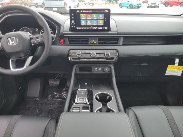 new 2025 Honda Pilot car, priced at $52,280