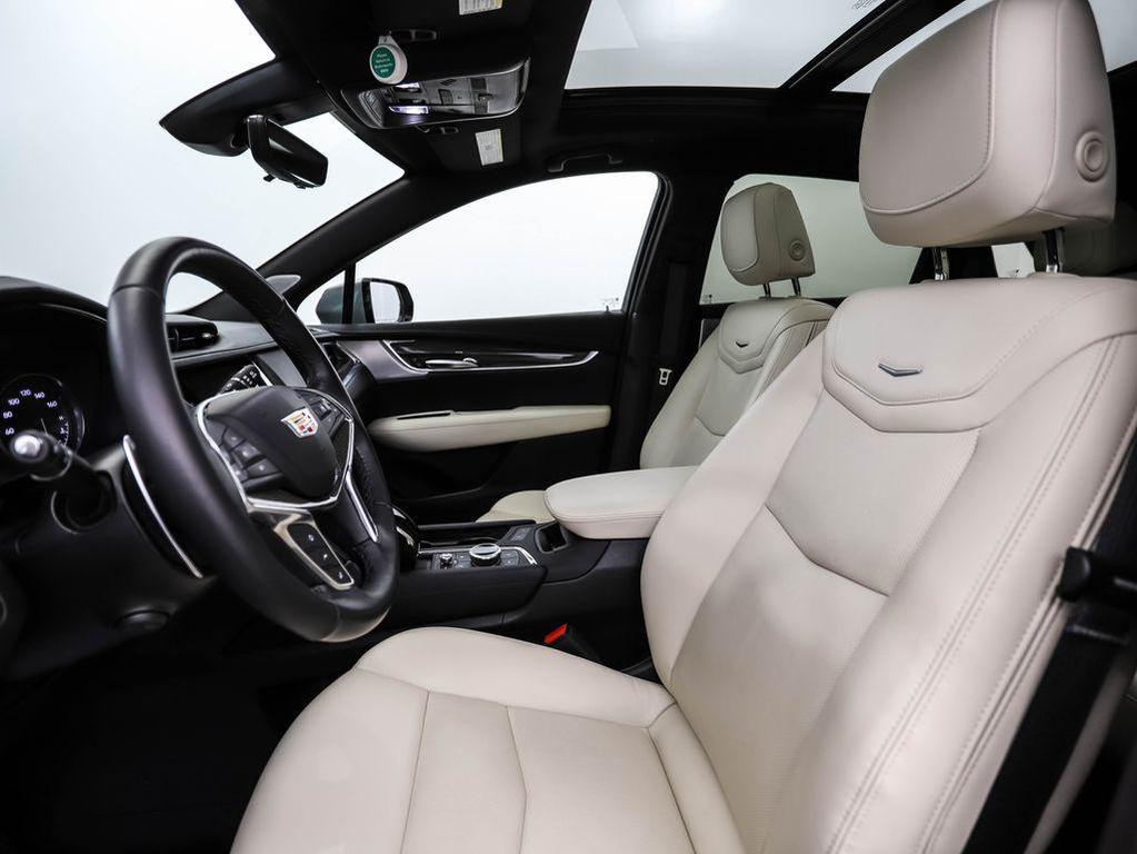 used 2024 Cadillac XT5 car, priced at $42,490