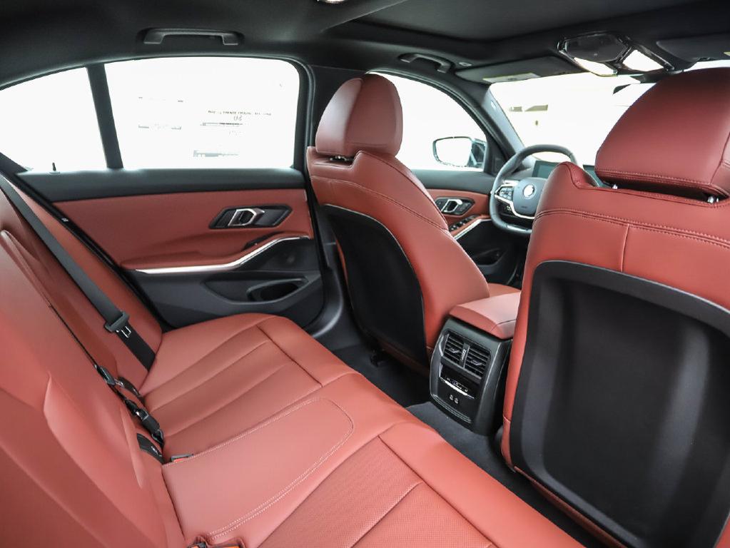 BMW 3 Series view 25