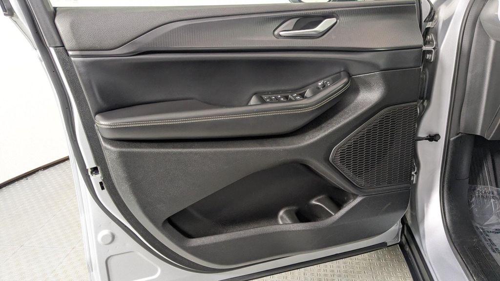 used 2024 Jeep Grand Cherokee car, priced at $19,999