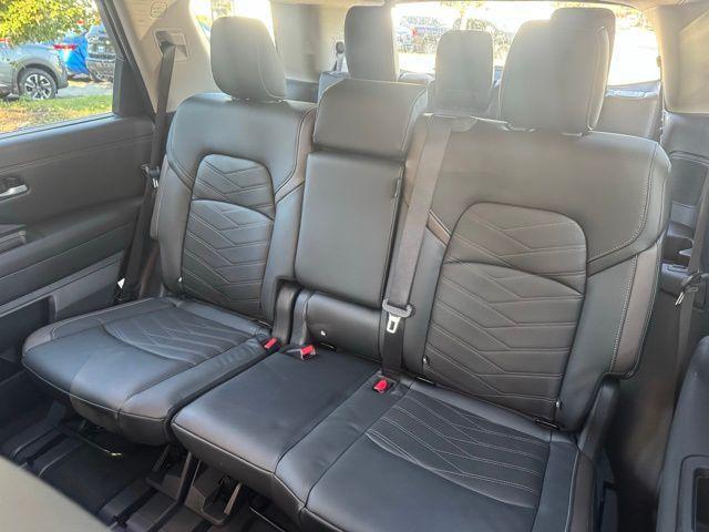 new 2025 Nissan Pathfinder car, priced at $45,623