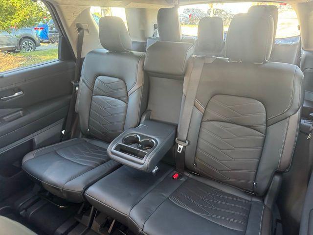 new 2025 Nissan Pathfinder car, priced at $45,623