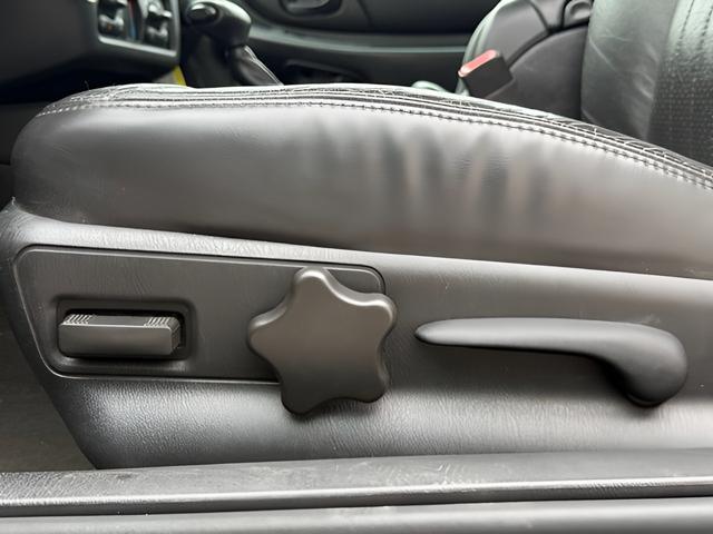 used 2004 Chevrolet Monte Carlo car, priced at $12,988