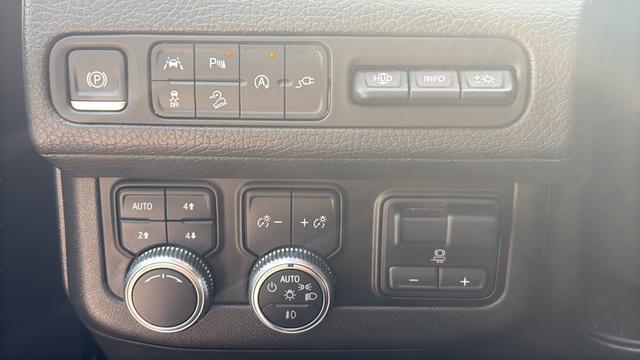 used 2021 GMC Yukon XL car, priced at $44,637