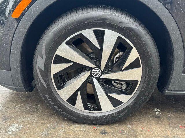 used 2025 Volkswagen ID.4 car, priced at $29,494