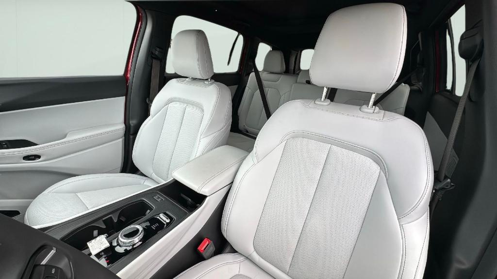 new 2026 Jeep Cherokee car, priced at $39,675