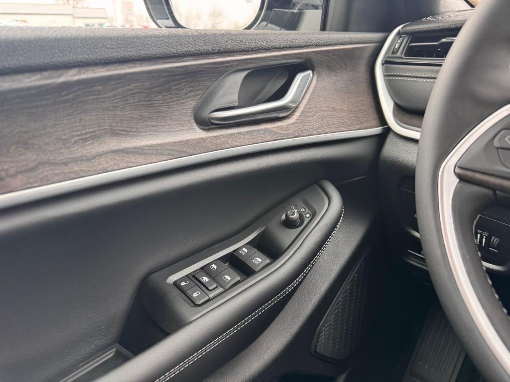 new 2026 Jeep Grand Cherokee car, priced at $41,266