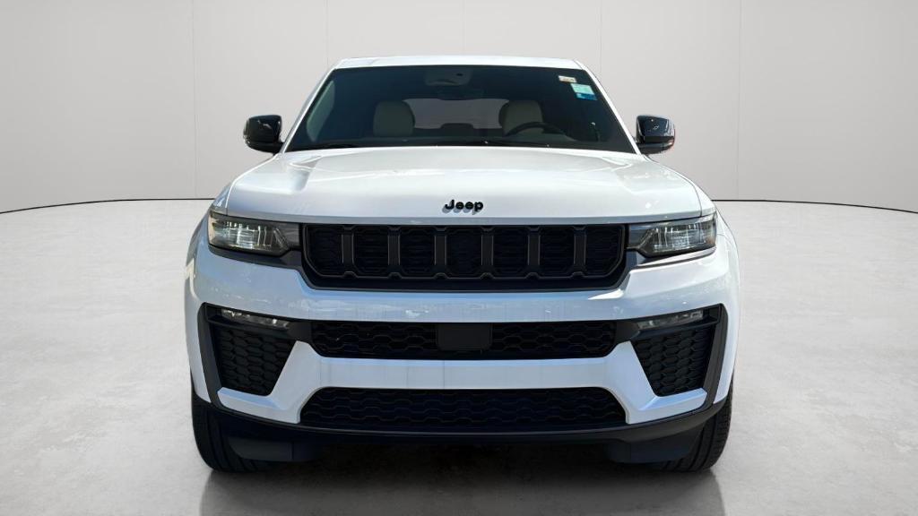 new 2026 Jeep Grand Cherokee car, priced at $43,435