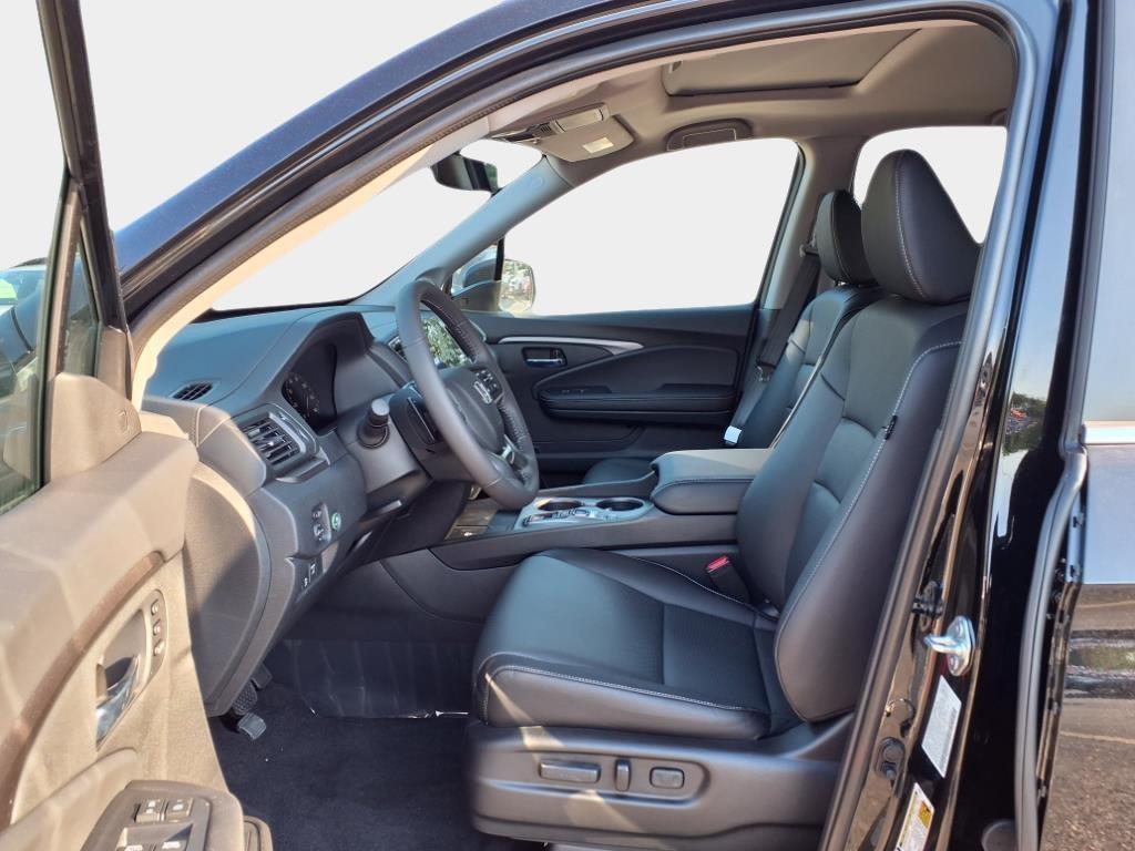 new 2025 Honda Ridgeline car, priced at $38,425