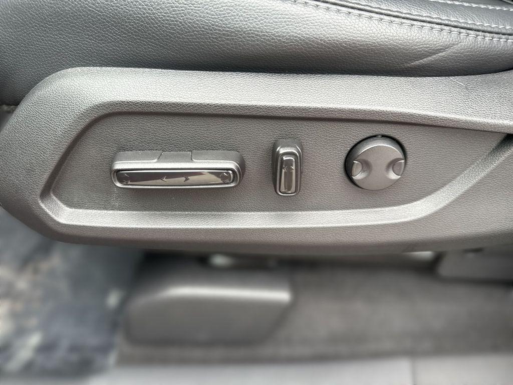 used 2025 Honda Pilot car, priced at $42,999