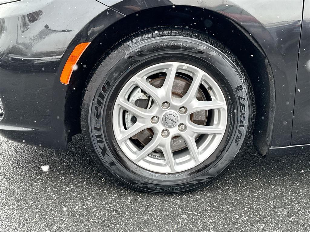 used 2023 Chrysler Pacifica car, priced at $23,000