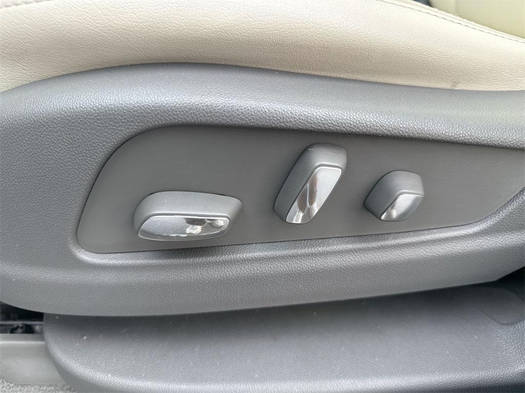 used 2019 Cadillac XT5 car, priced at $20,988