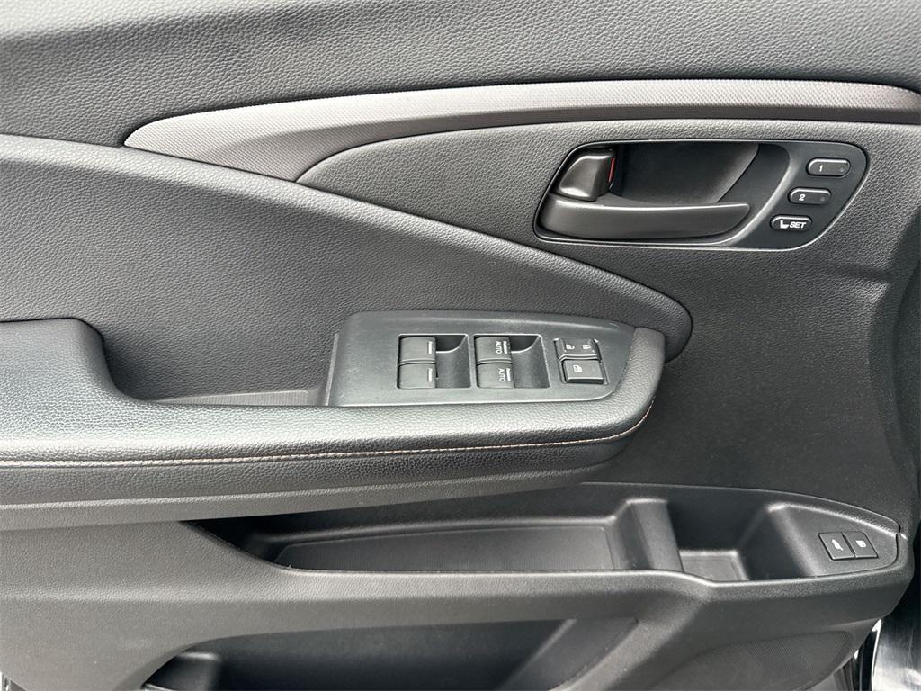 used 2022 Honda Pilot car, priced at $24,988