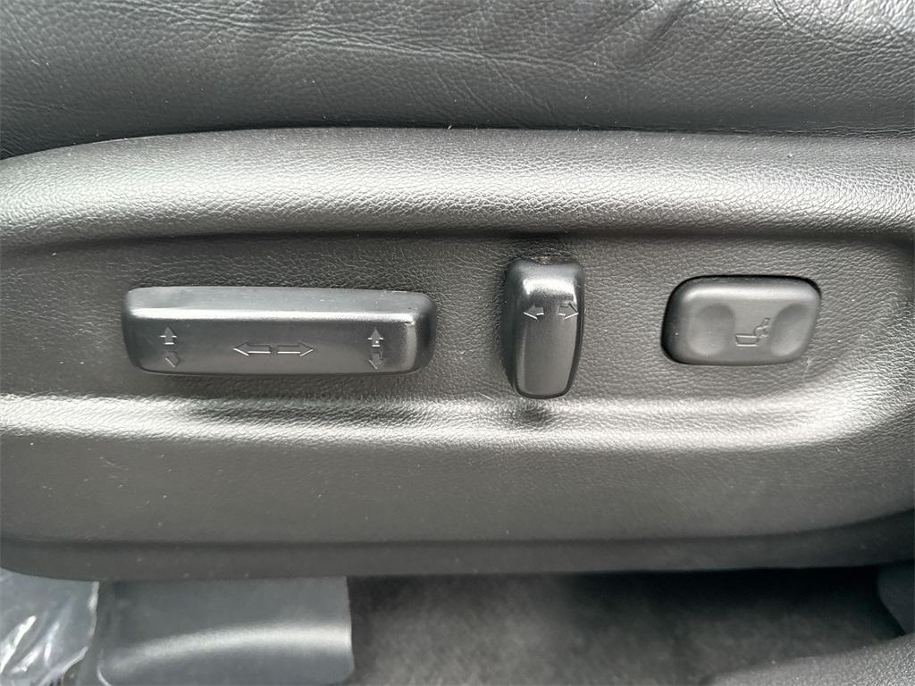 used 2022 Honda Pilot car, priced at $24,988