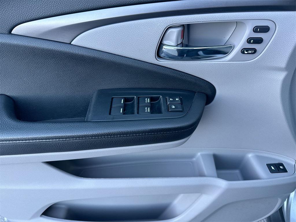 used 2022 Honda Pilot car, priced at $27,410