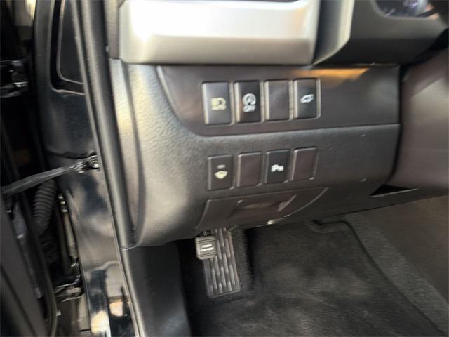 used 2019 Toyota Highlander car, priced at $26,900