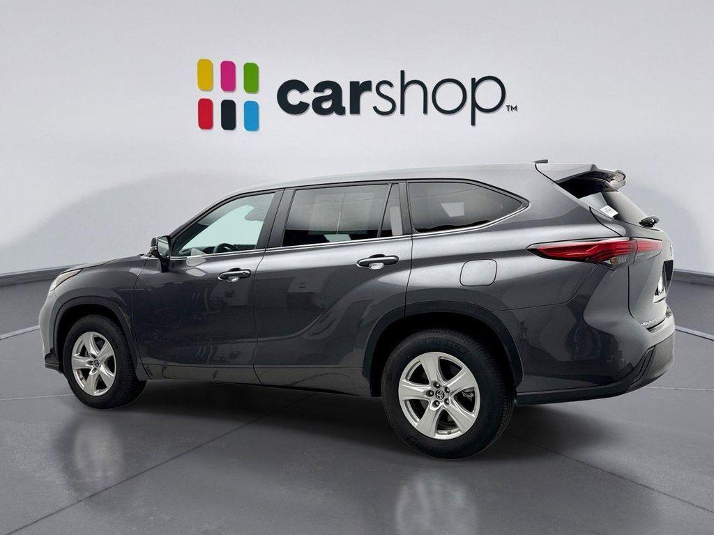 used 2023 Toyota Highlander car, priced at $33,399