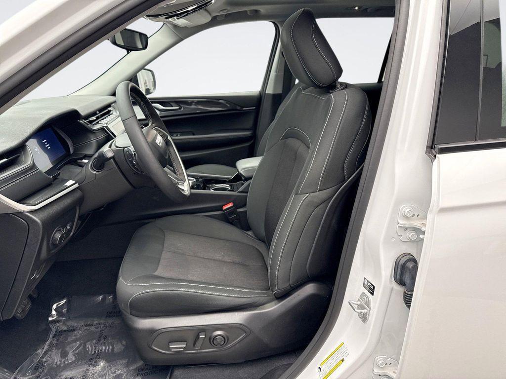 used 2023 Jeep Grand Cherokee car, priced at $28,699