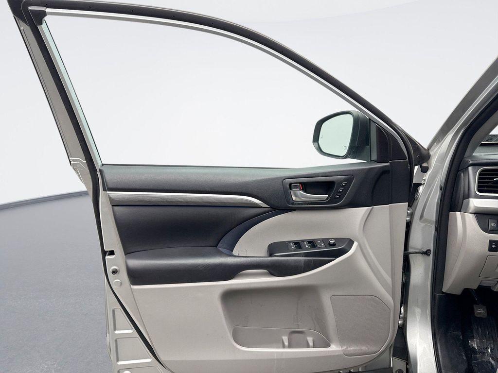 used 2018 Toyota Highlander car, priced at $22,948