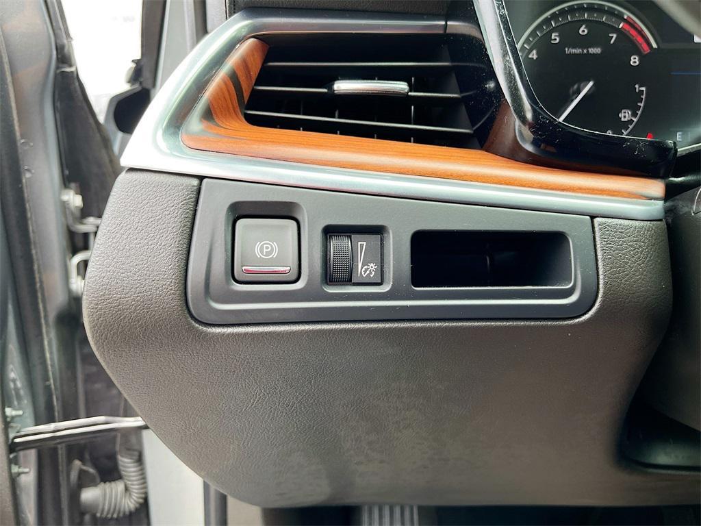 used 2024 Cadillac XT5 car, priced at $35,400