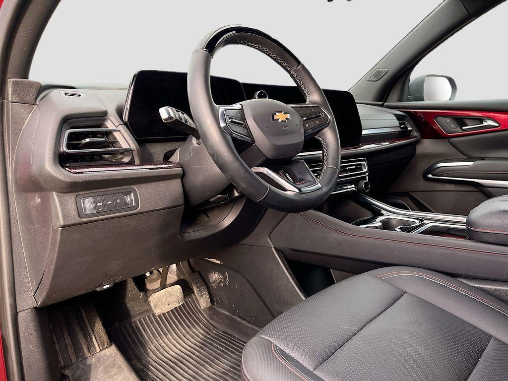 used 2025 Chevrolet Traverse car, priced at $37,600