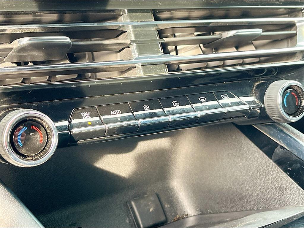 used 2025 Chevrolet Traverse car, priced at $40,000