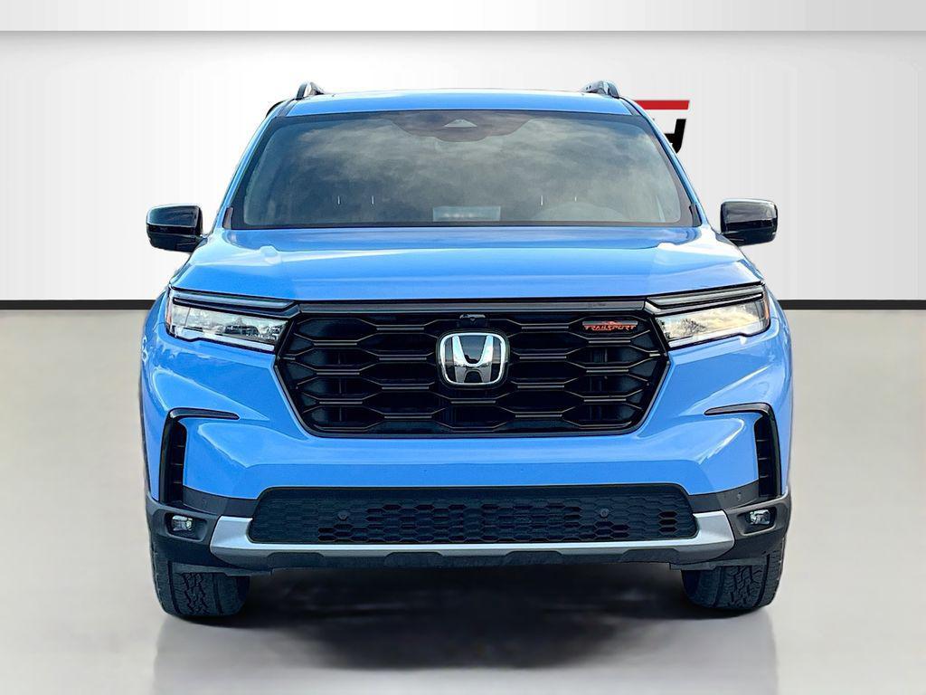 used 2025 Honda Pilot car, priced at $37,600