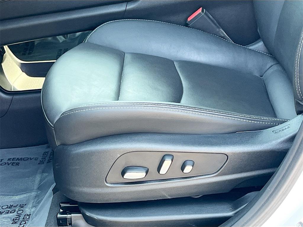 used 2024 Cadillac XT6 car, priced at $38,100