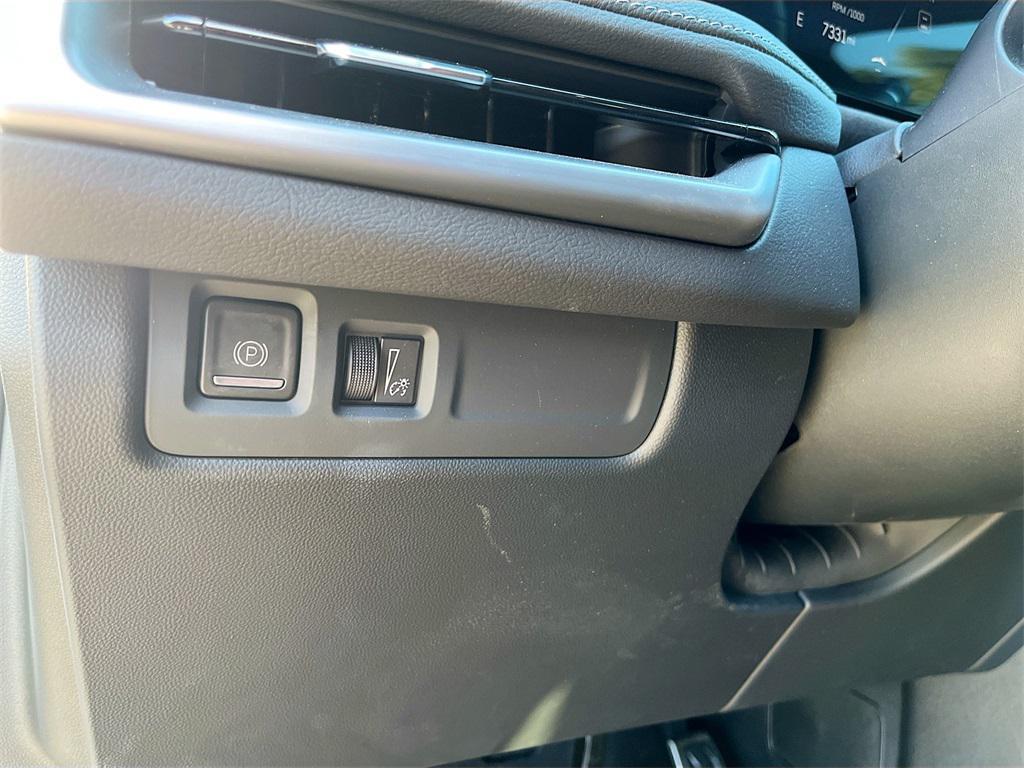 used 2024 Cadillac XT4 car, priced at $33,300